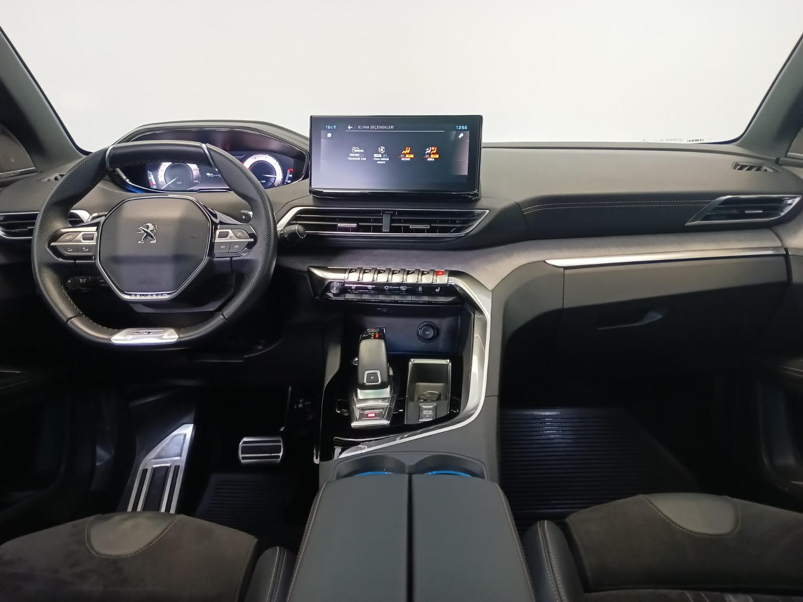 PEUGEOT 5008 13